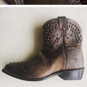 Frye short billy studded. Great condition.